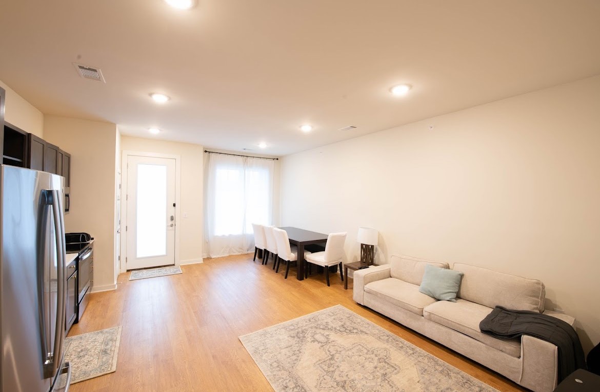 600 E Trinity Ln 210