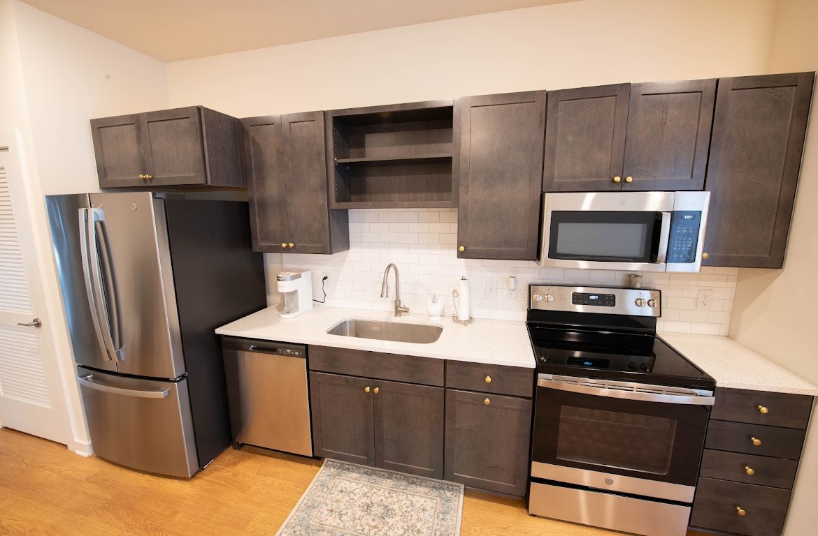 600 E Trinity Ln 210