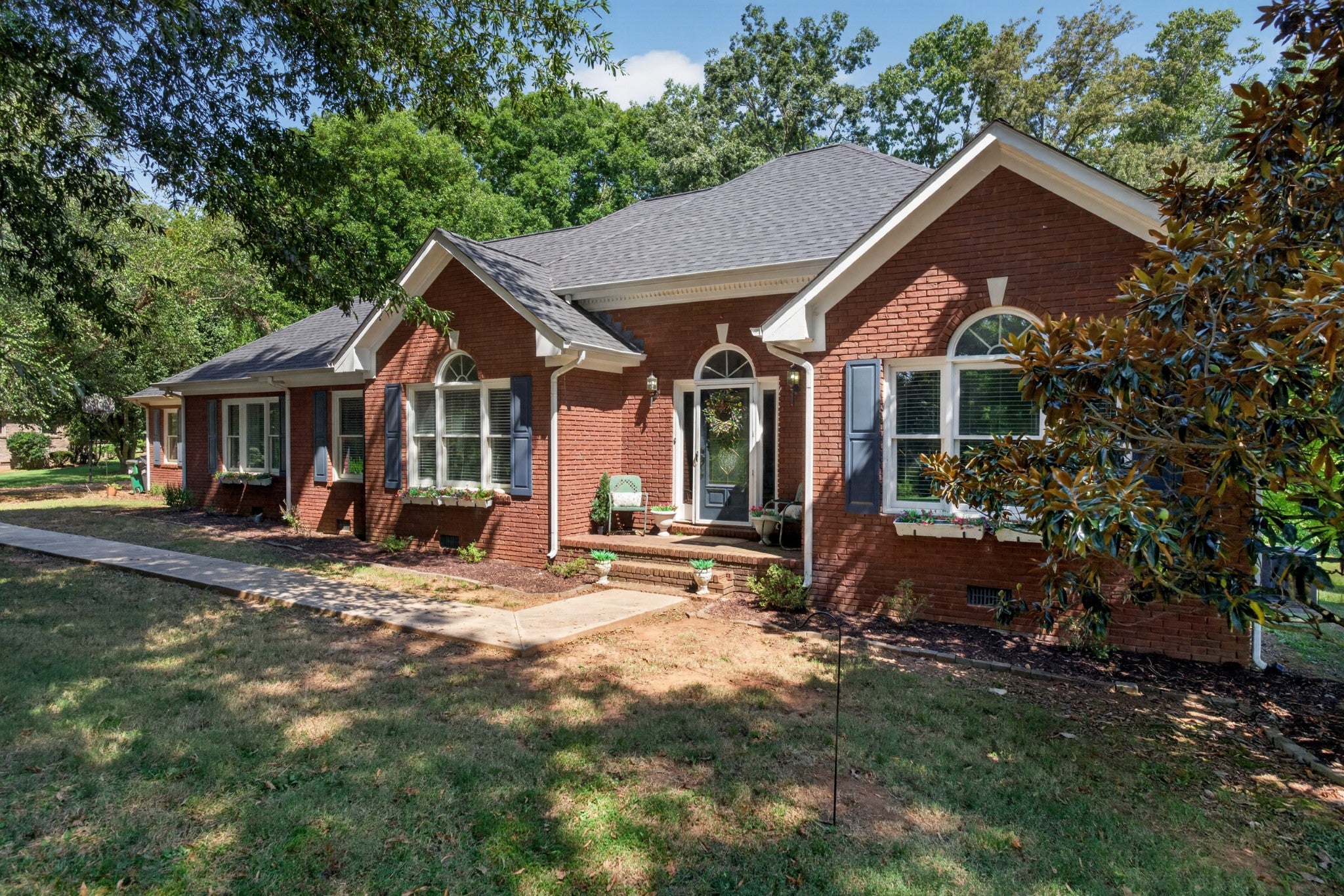 145 E Laurel Ave
