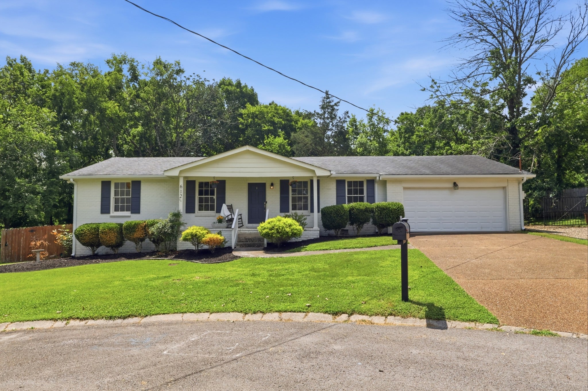 612 Butler Cir - Photo 2