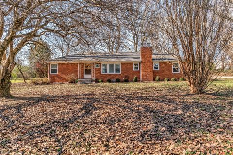 510 N Russell St Portland TN 37148