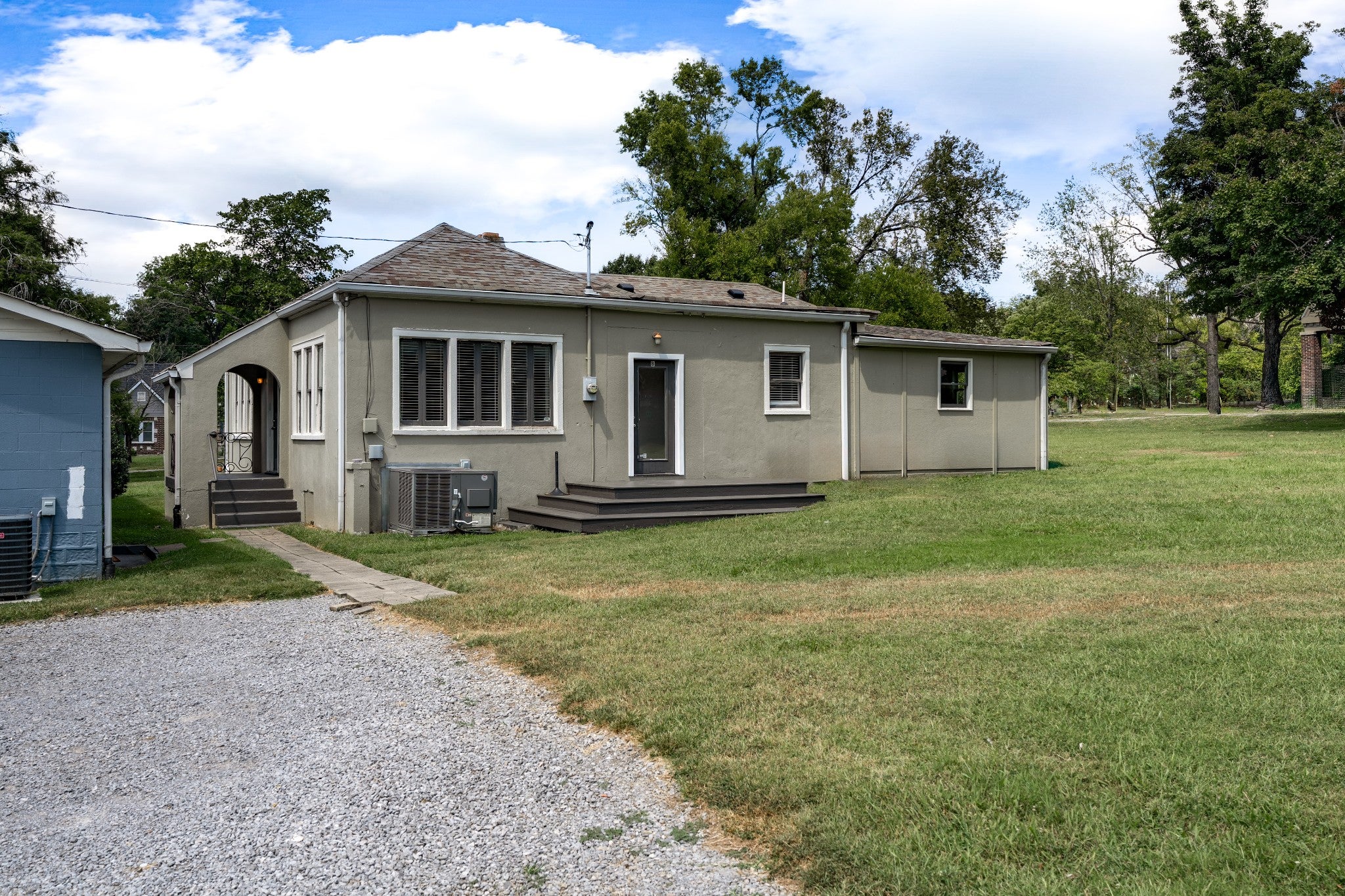 3.0-bed rental at 1301b Riverside Dr