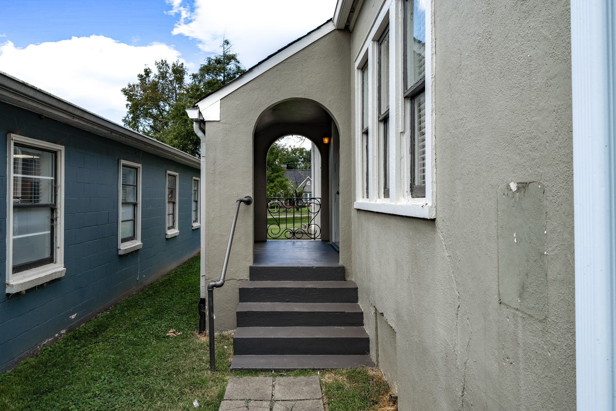 1301B Riverside Dr