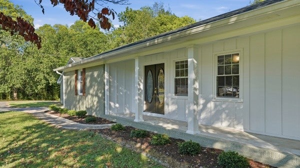 185 Lakeside Dr