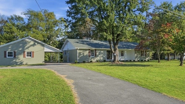 185 Lakeside Dr