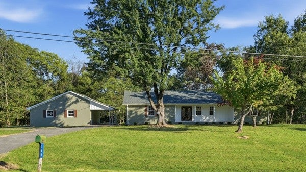 185 Lakeside Dr
