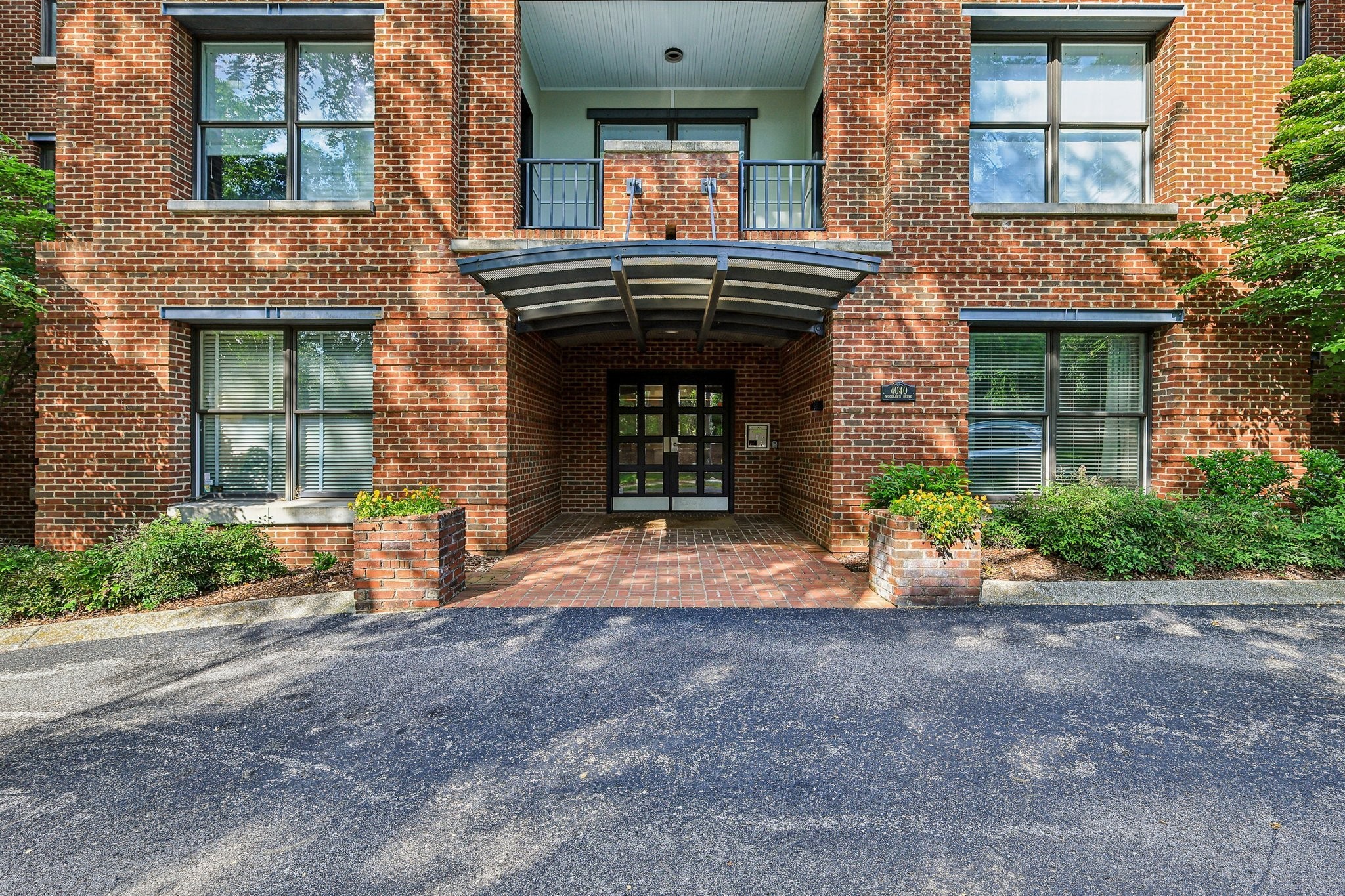 4040 Woodlawn Dr 11