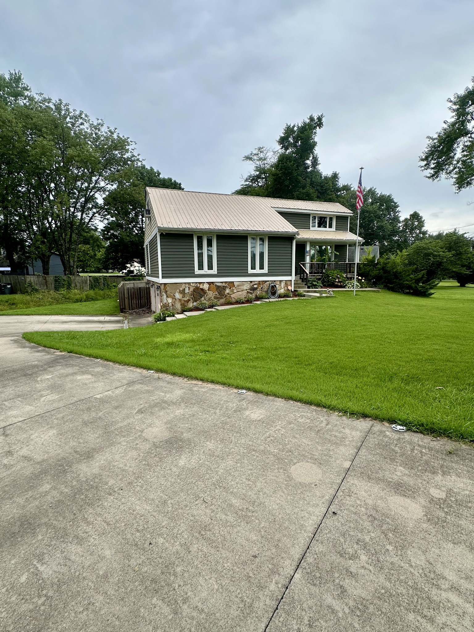 560 Magnolia Dr