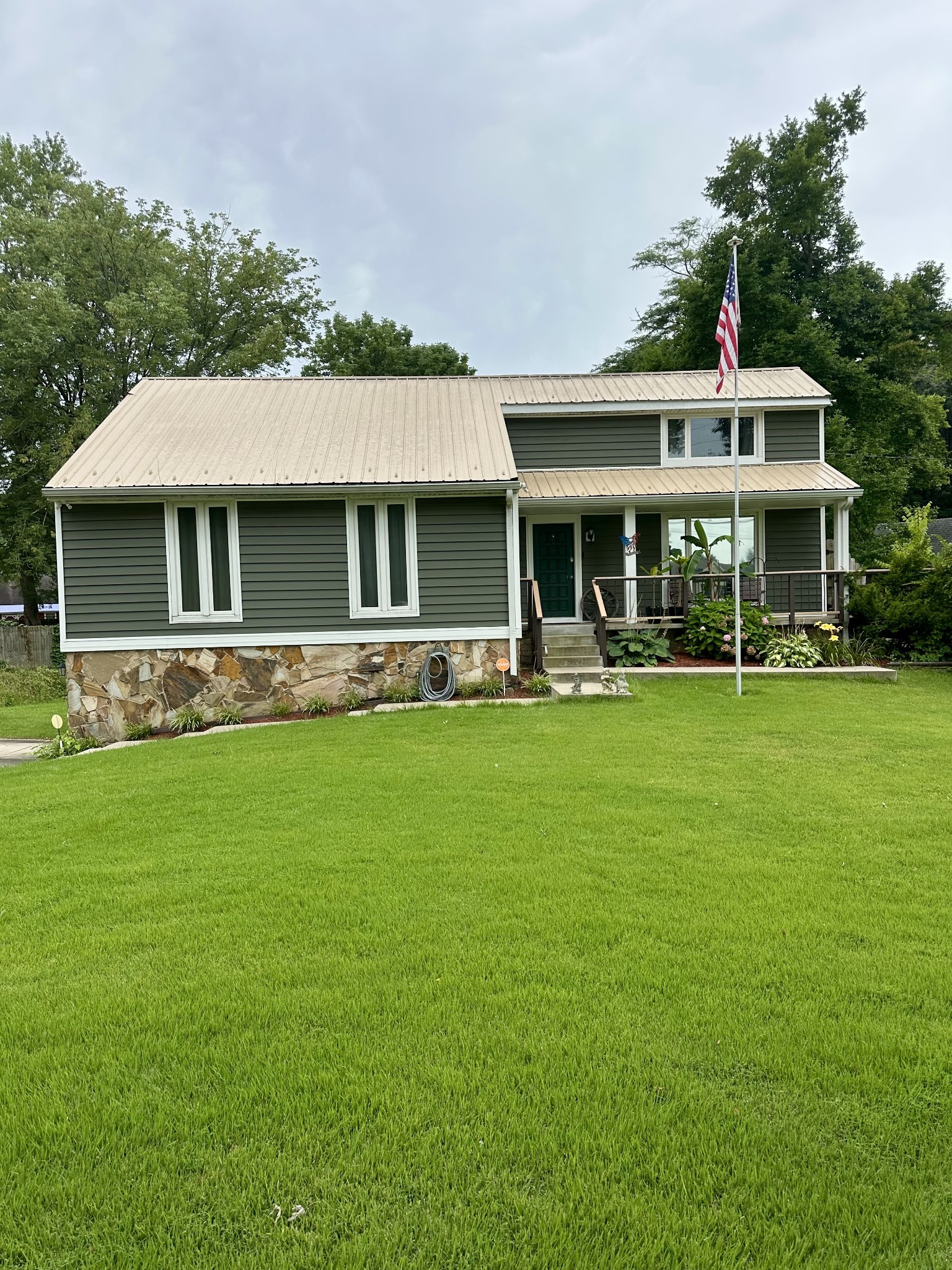 560 Magnolia Dr