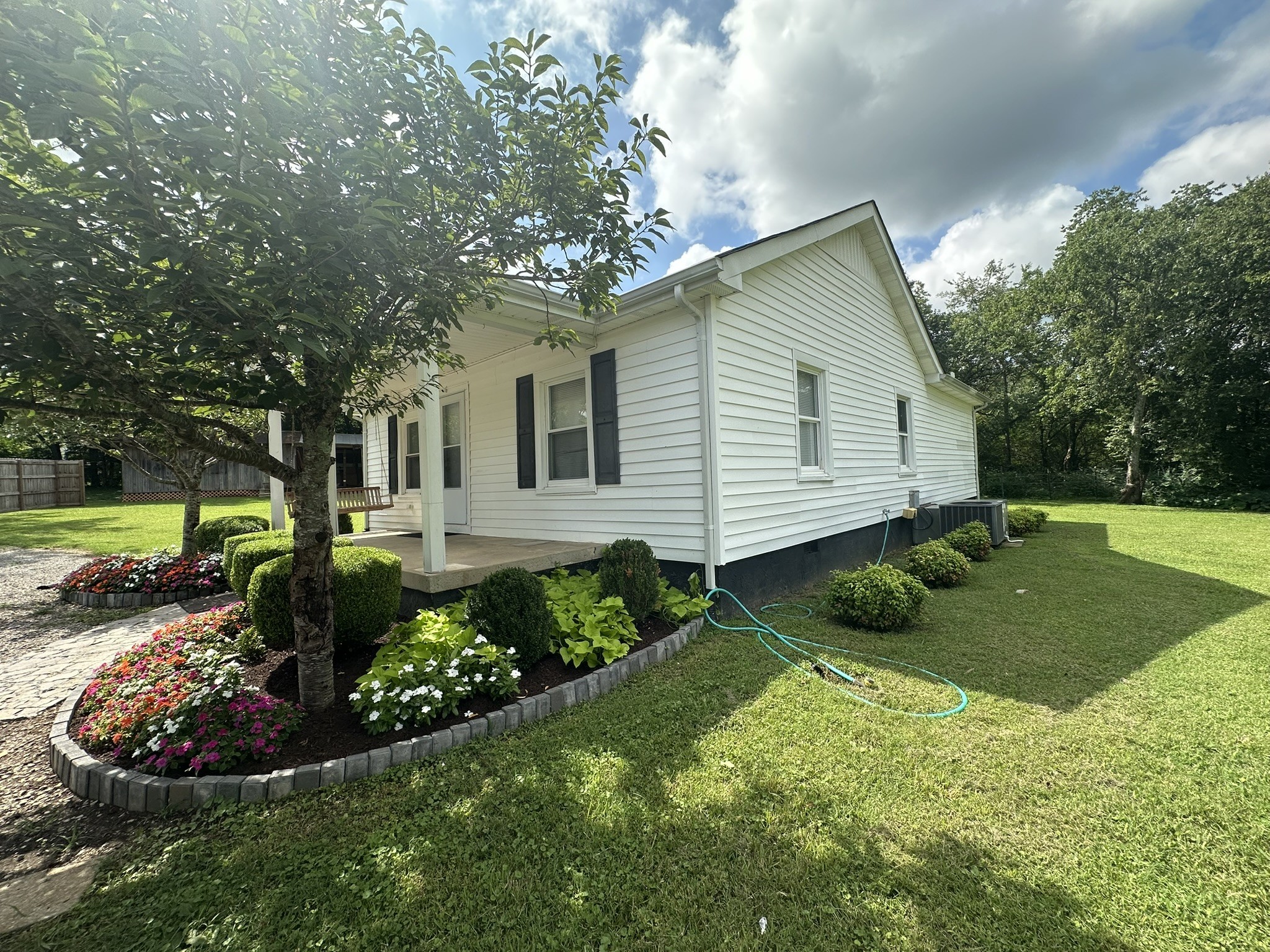 1851 W Jefferson Pike