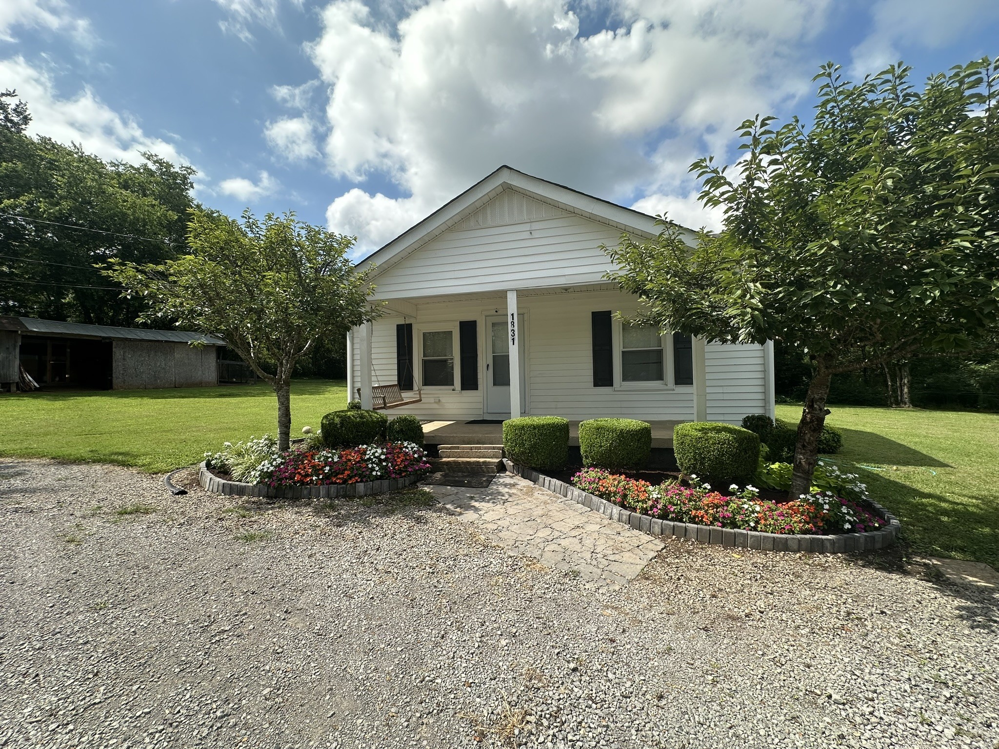1851 W Jefferson Pike