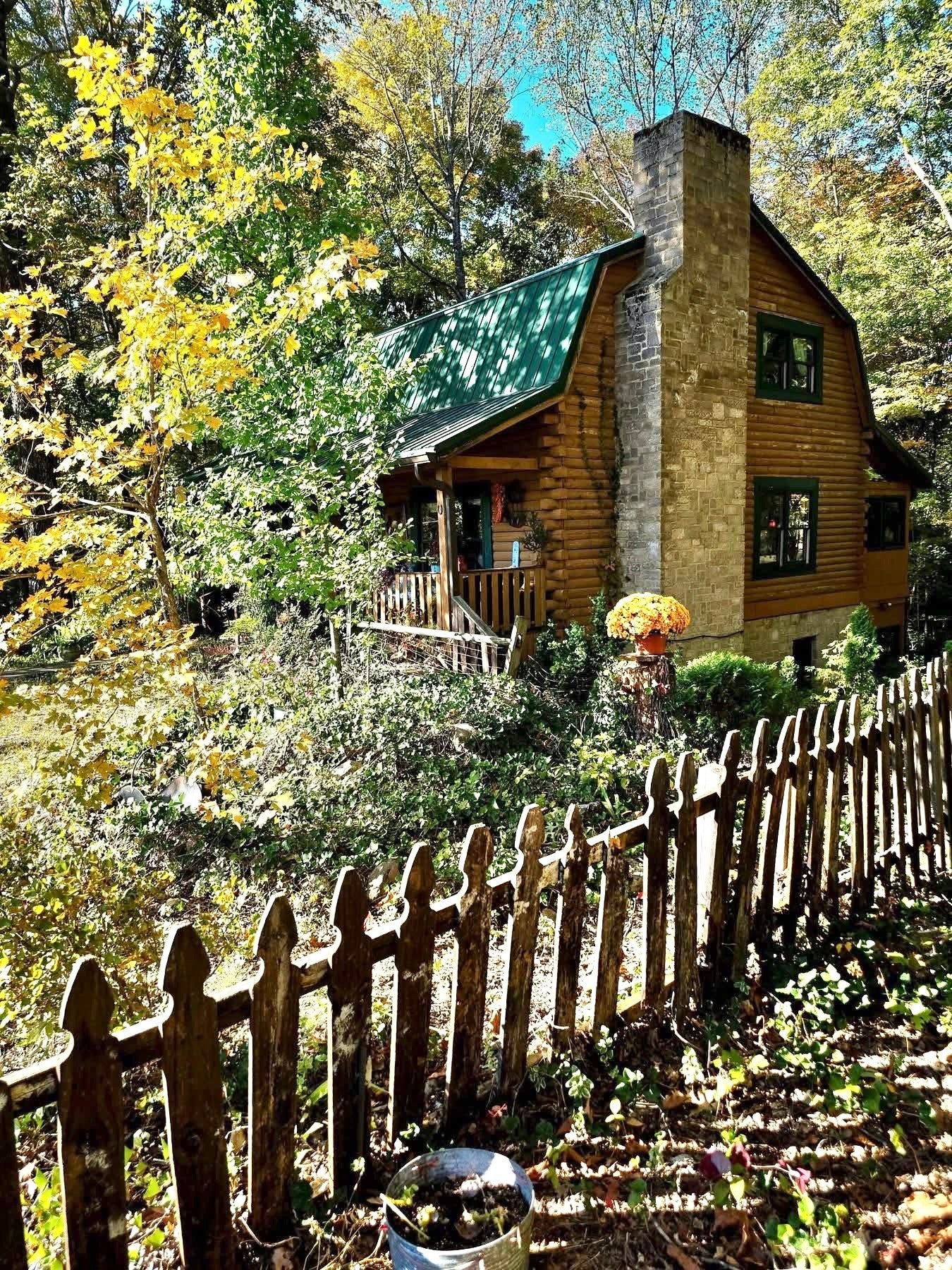 1242 Peter Pond Rd