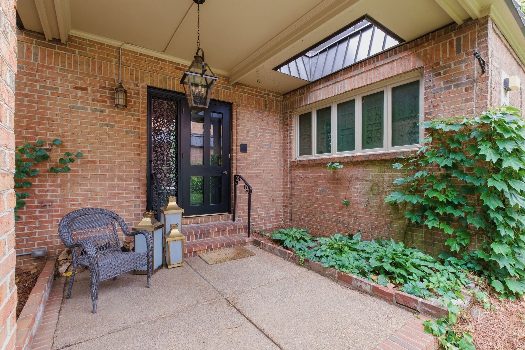 3-bed listing at 690 Timber Ln, Nashville