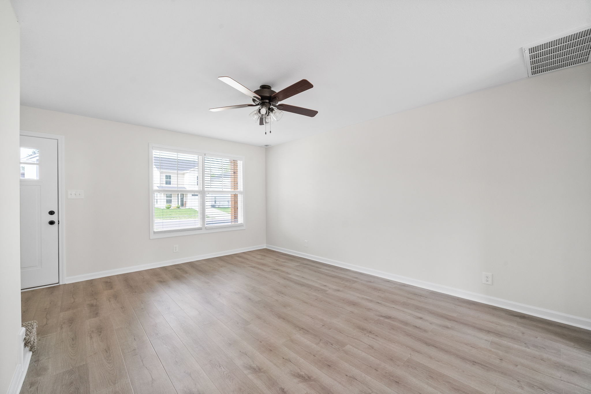 Clarksville, Tennessee 37043, United States, 3 Bedrooms Bedrooms, ,3 BathroomsBathrooms,Residential,Active,113313