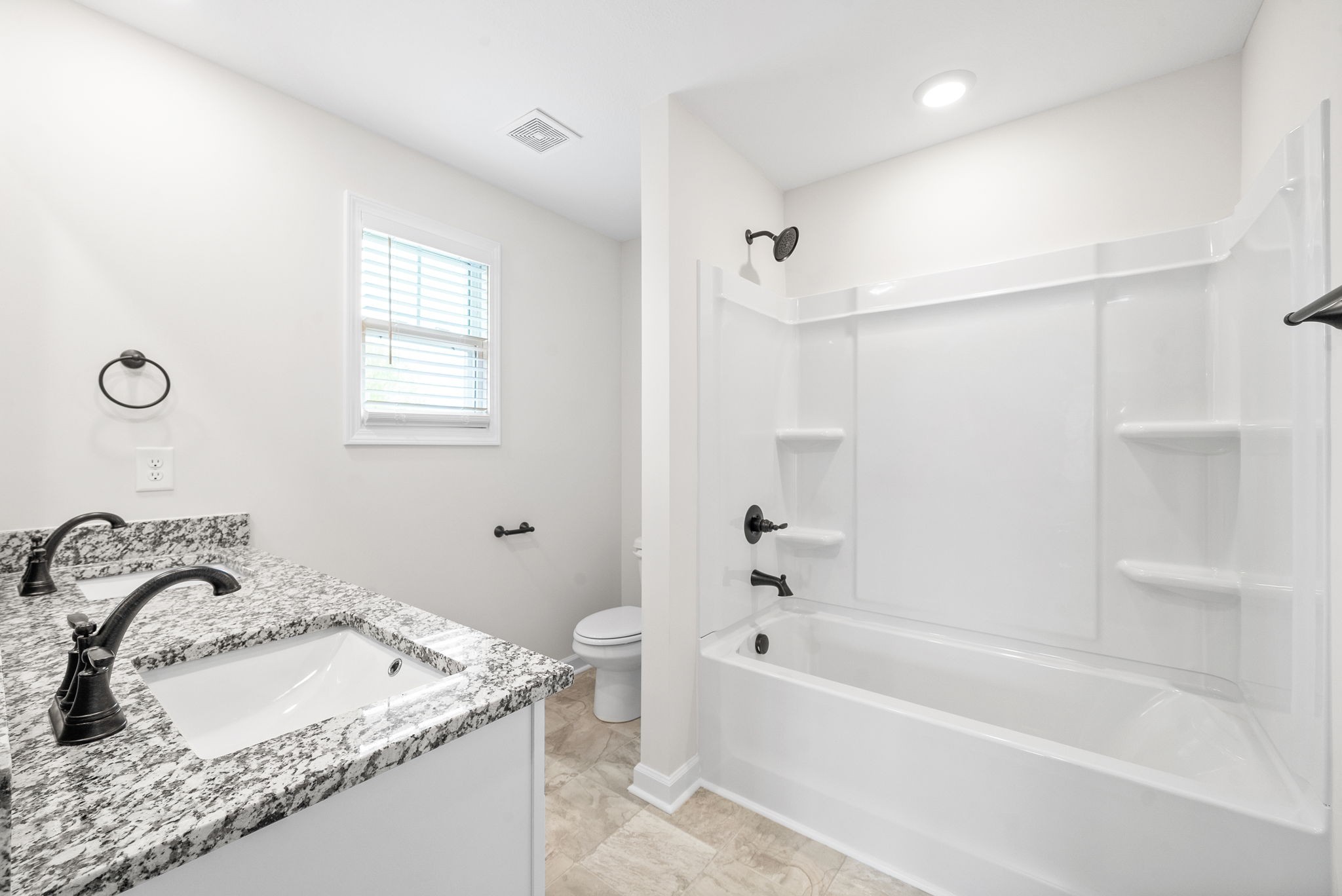 Clarksville, Tennessee 37043, United States, 3 Bedrooms Bedrooms, ,3 BathroomsBathrooms,Residential,Active,113313