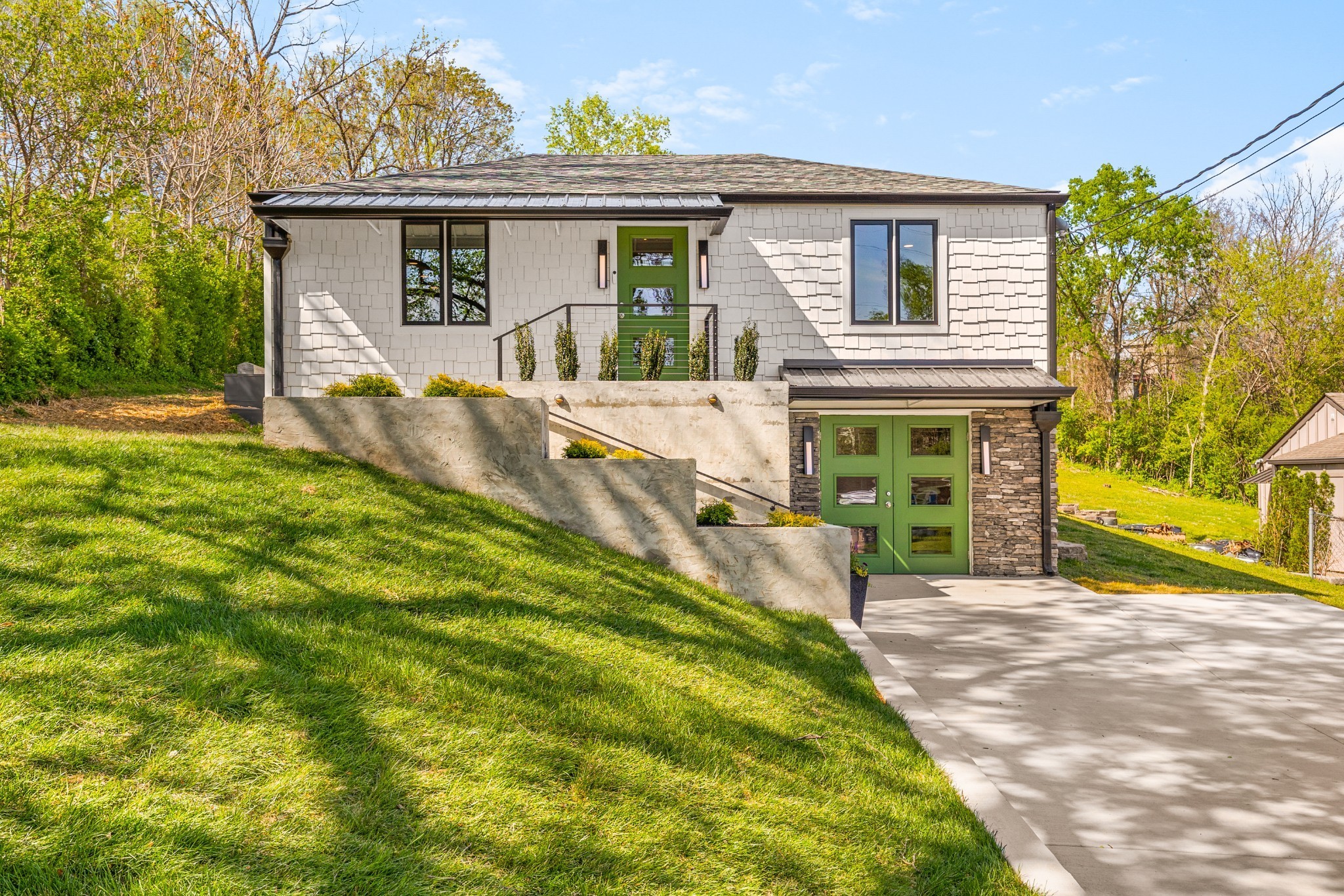 2013 Hackberry Ln