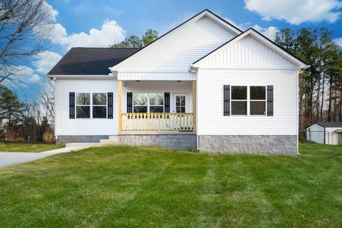 1152 Chestnut Drive Burns TN 37029