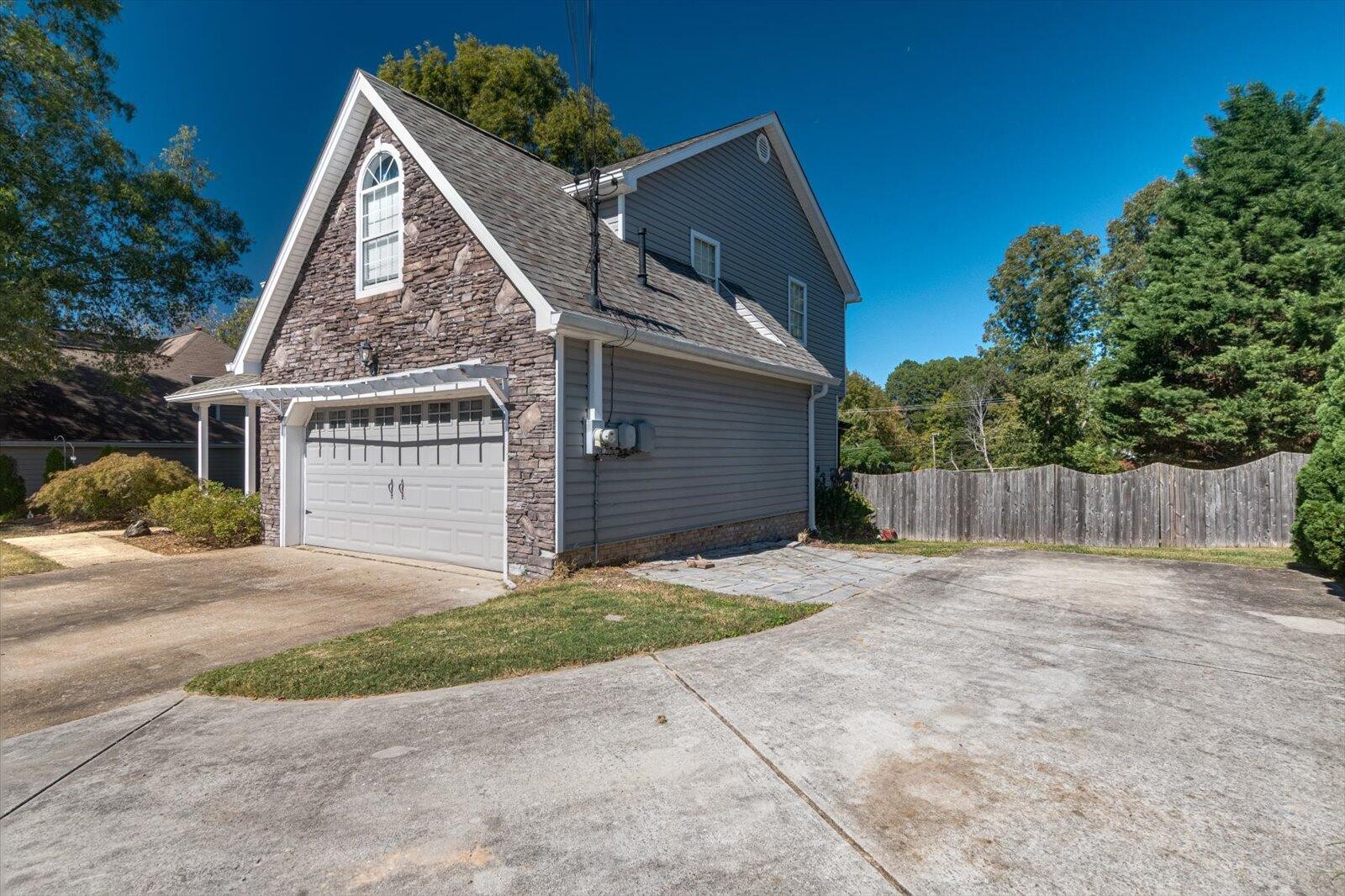 2221 Chimney Hills Drive