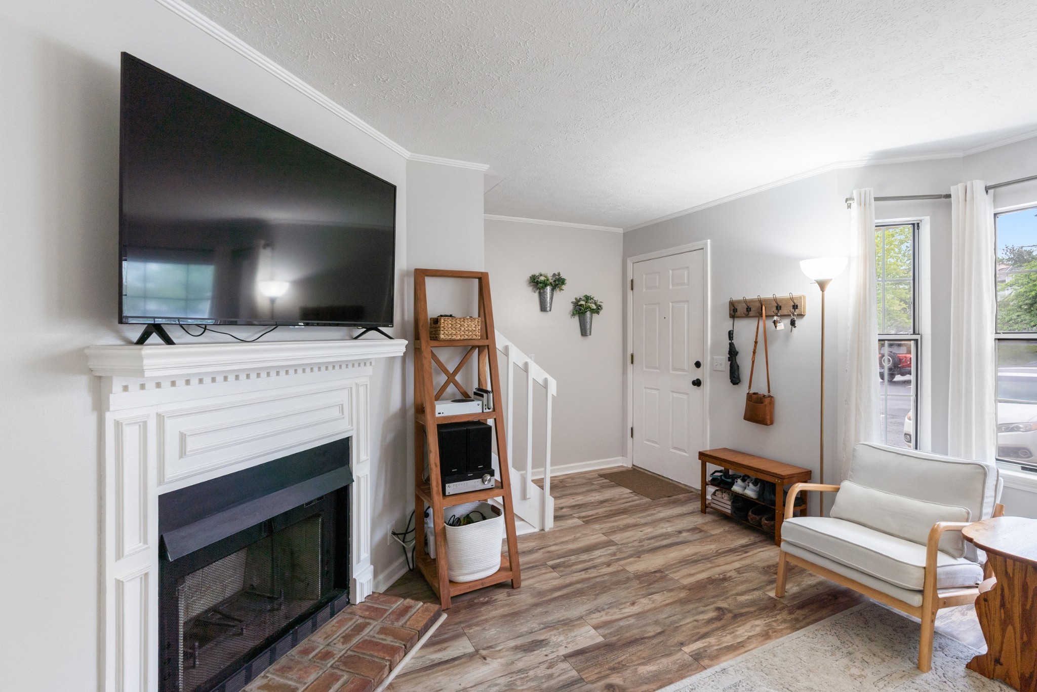 8 Rolling Meadows Dr