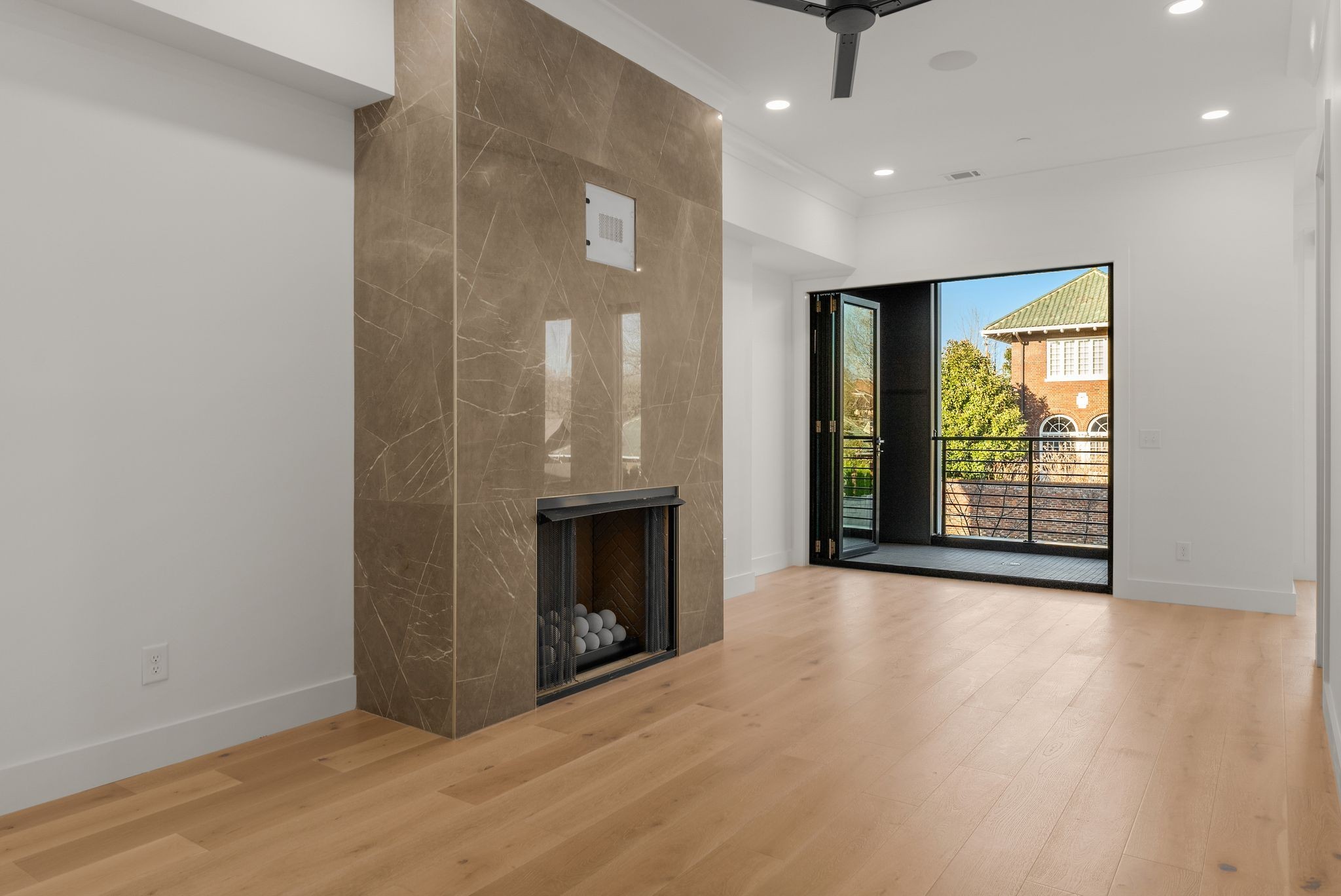 95 Leonard Ave 4