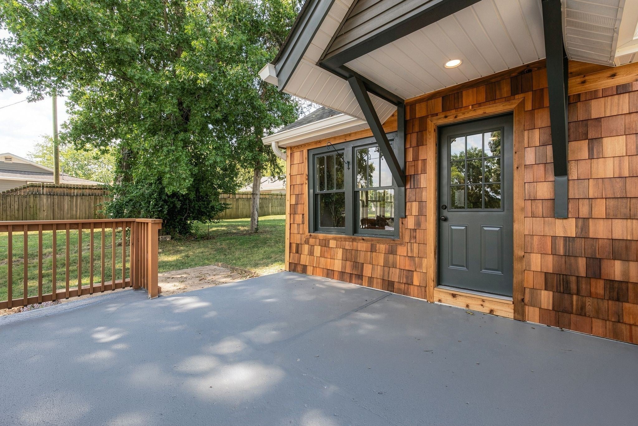 2804 Lakeshore Dr