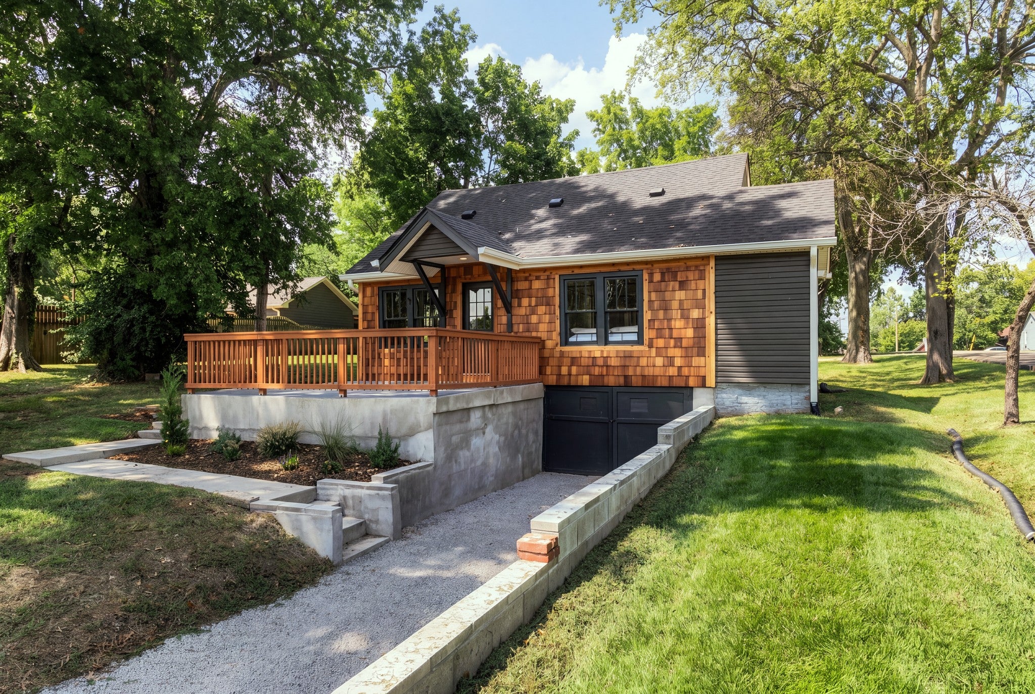 2804 Lakeshore Dr