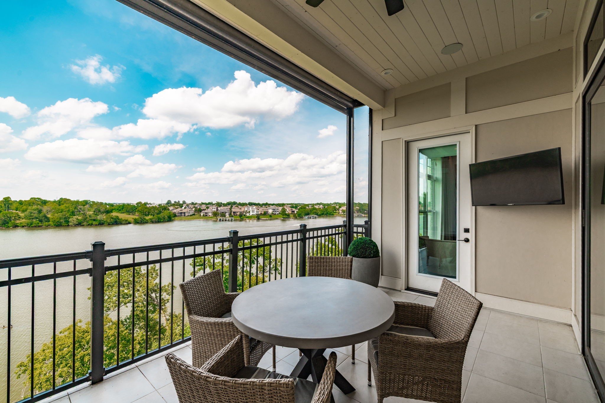 1024 Club View Drive D301