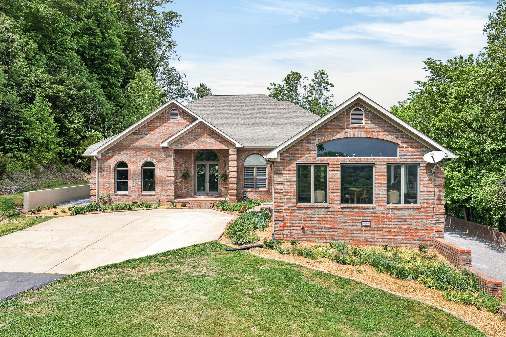 360 Long Hollow Ln