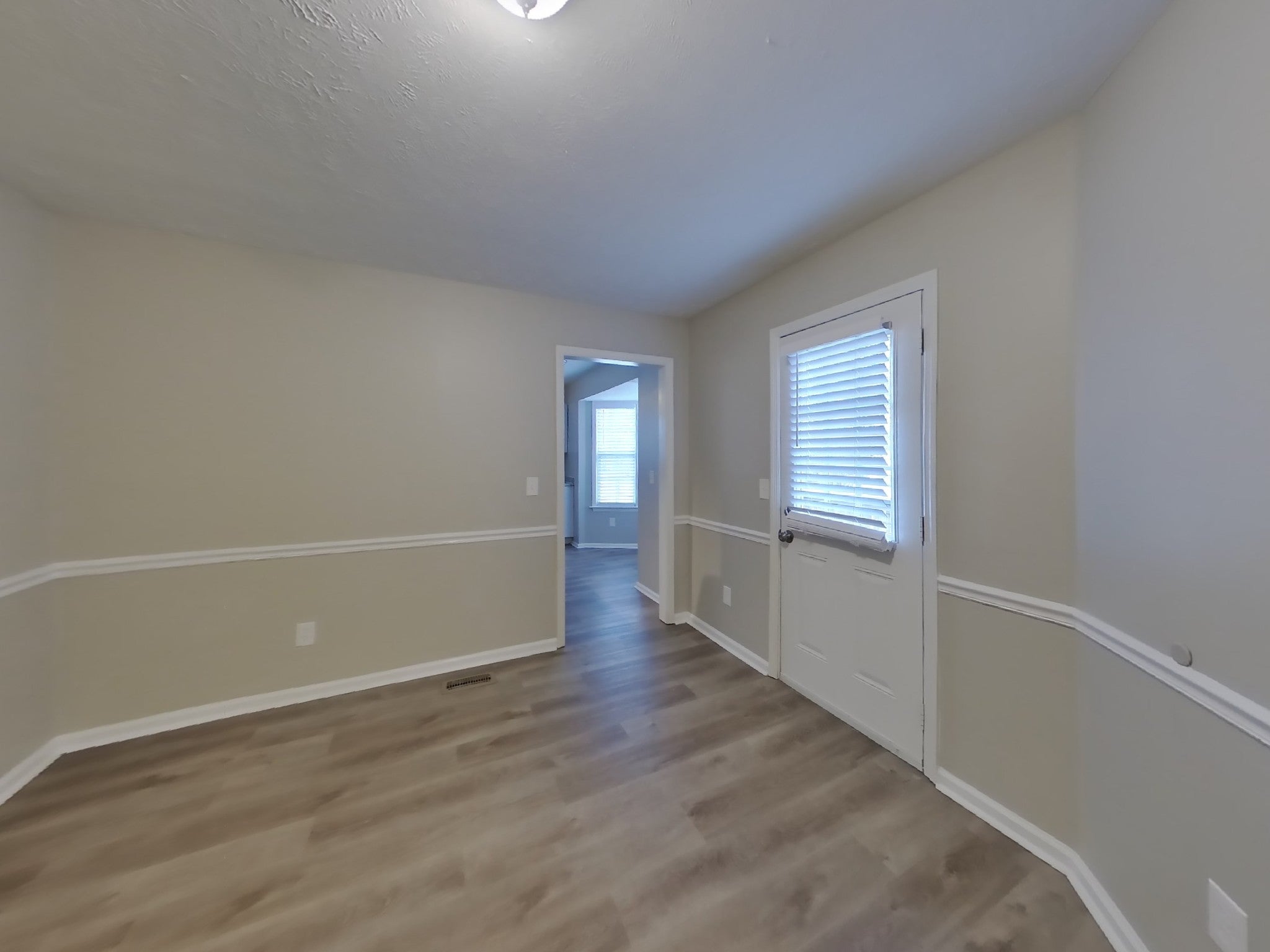 102 Natchez Ct S