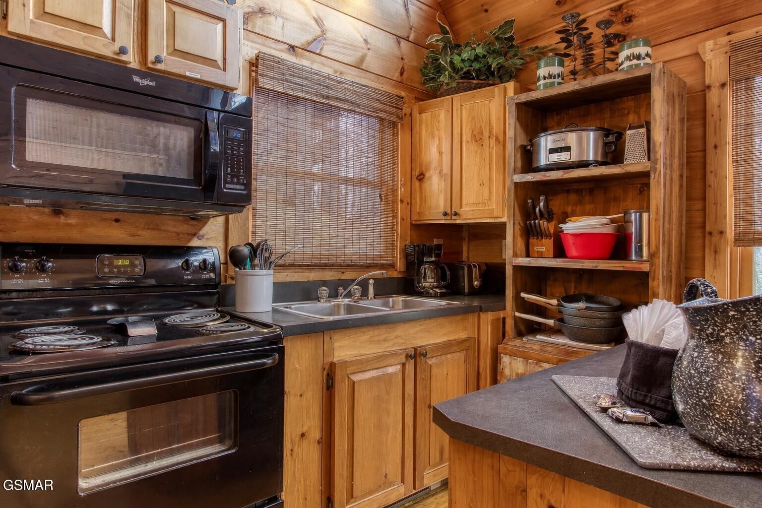 2408 Balsam Circle
