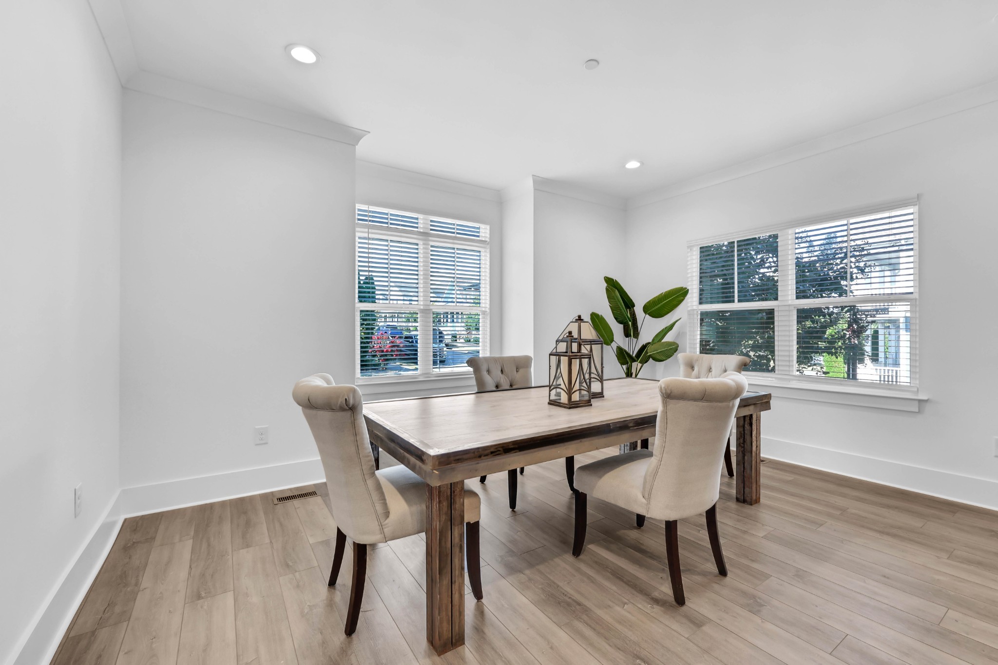 719 Centre St