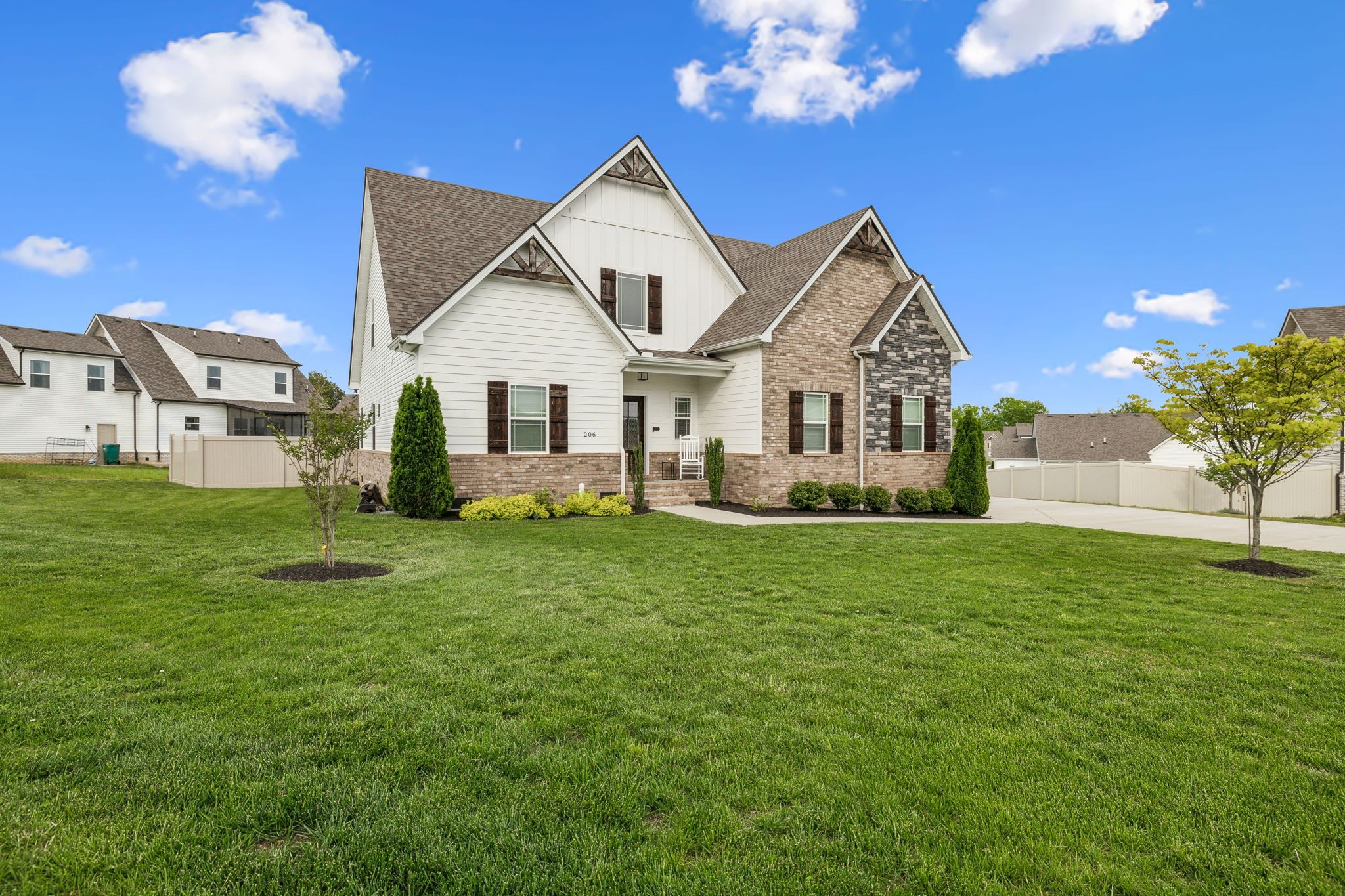 206 Finch Dr