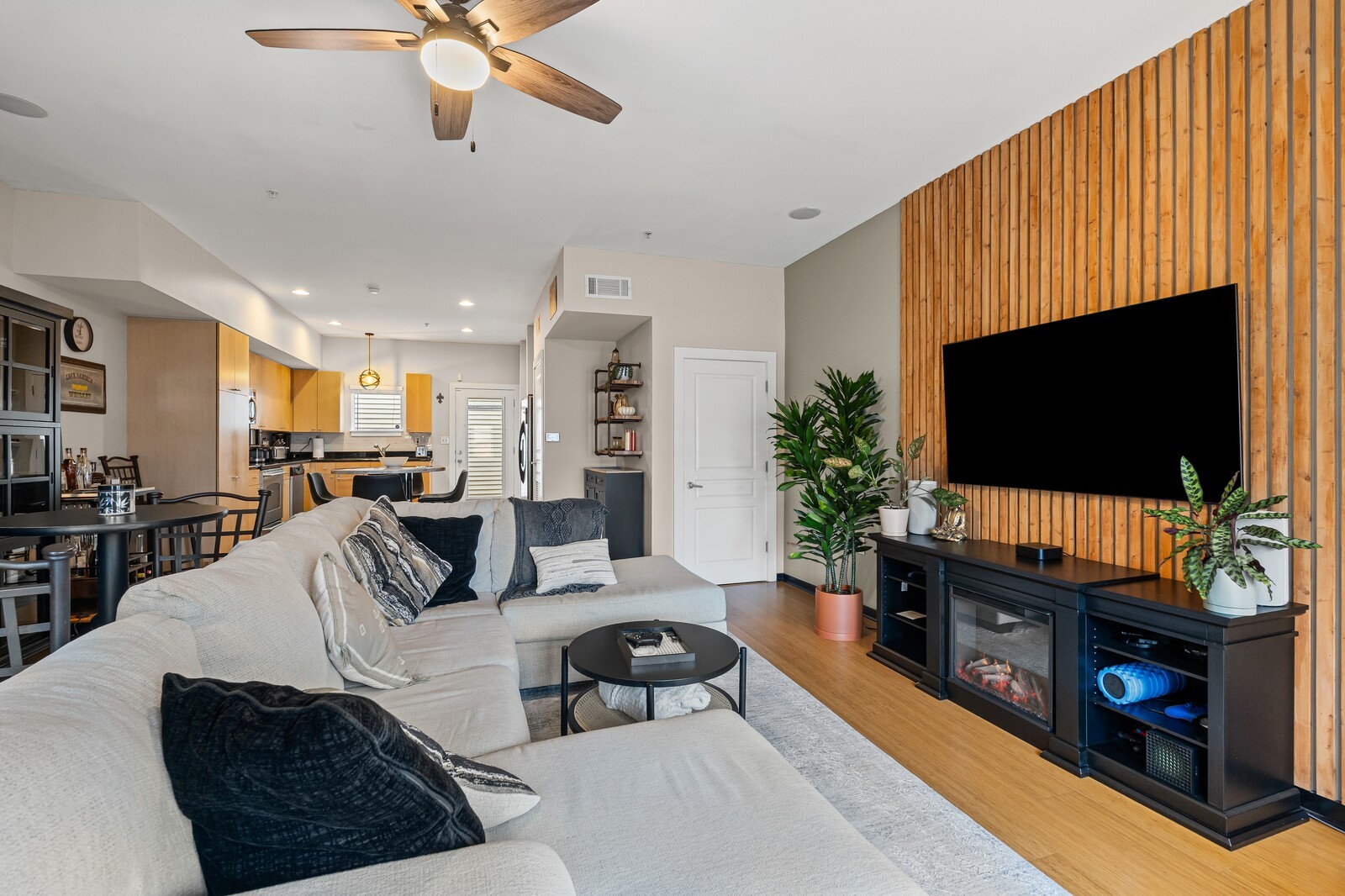 807 18th Ave S 301