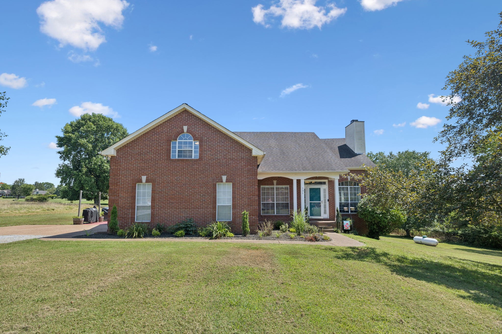 131 E Robertson Rd
