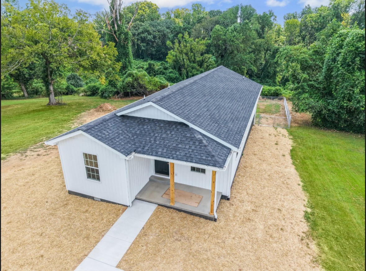 228 Hillcrest Dr N