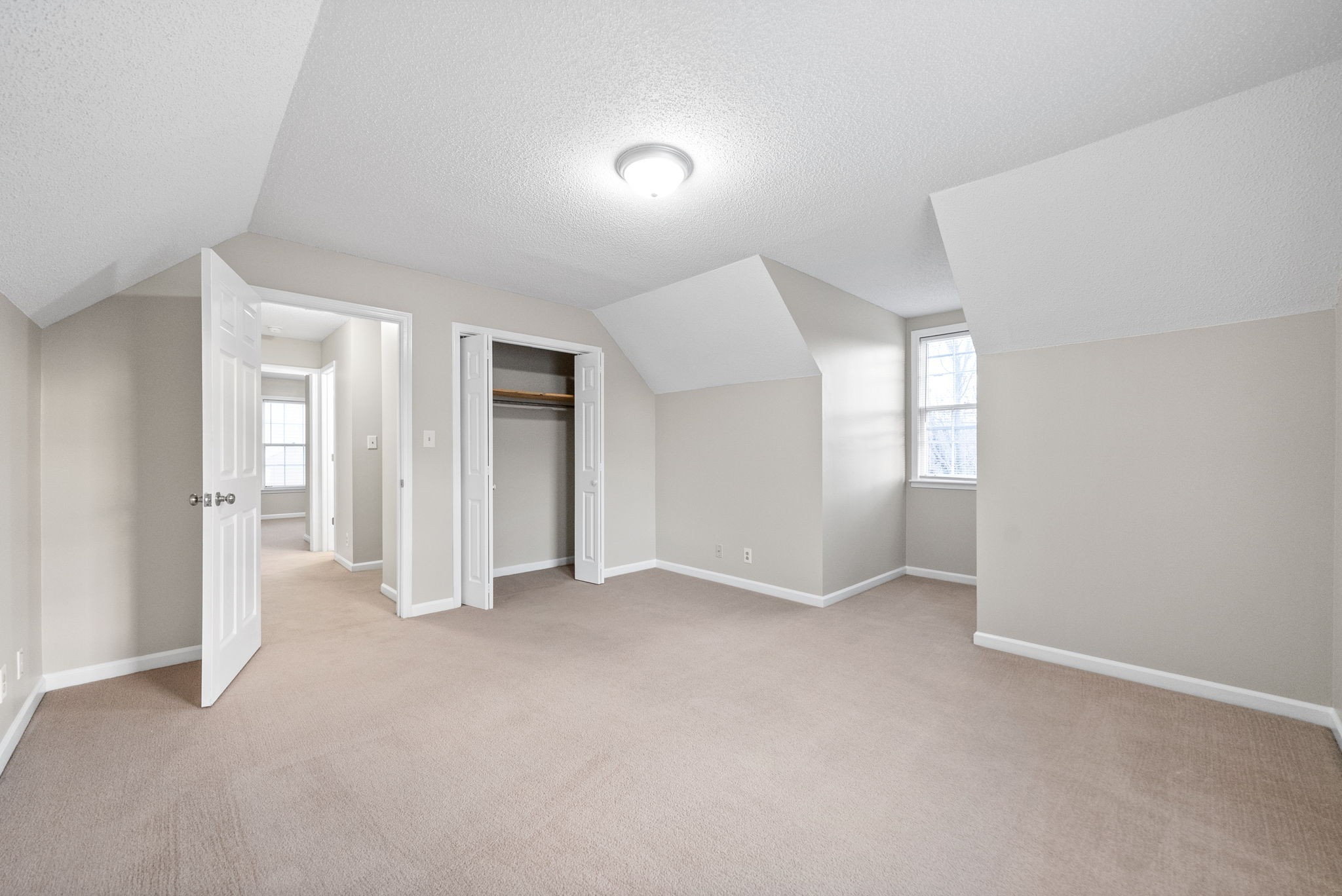 Clarksville, Tennessee 37040, United States, 2 Bedrooms Bedrooms, ,2 BathroomsBathrooms,Residential,Active,186377