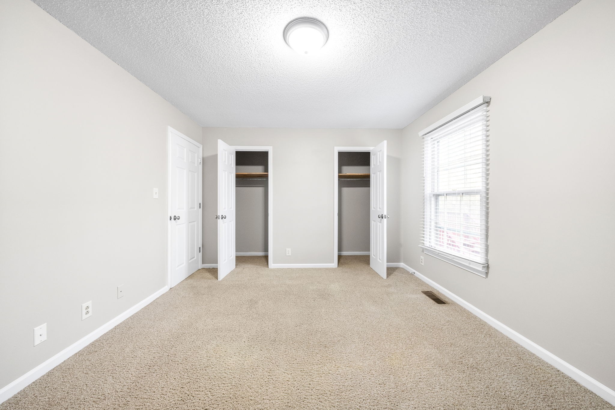 Clarksville, Tennessee 37040, United States, 2 Bedrooms Bedrooms, ,2 BathroomsBathrooms,Residential,Active,186377