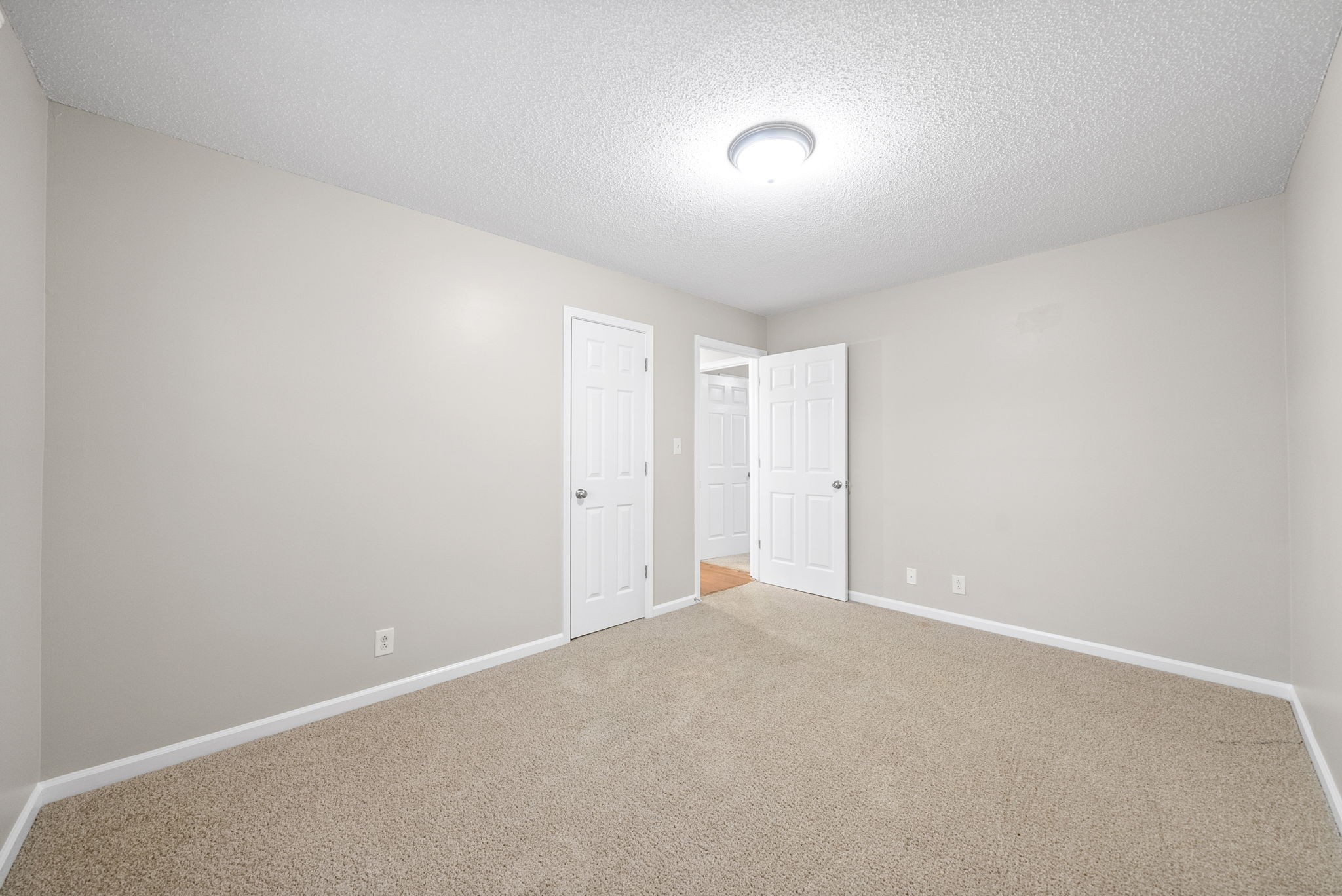 Clarksville, Tennessee 37040, United States, 2 Bedrooms Bedrooms, ,2 BathroomsBathrooms,Residential,Active,186377