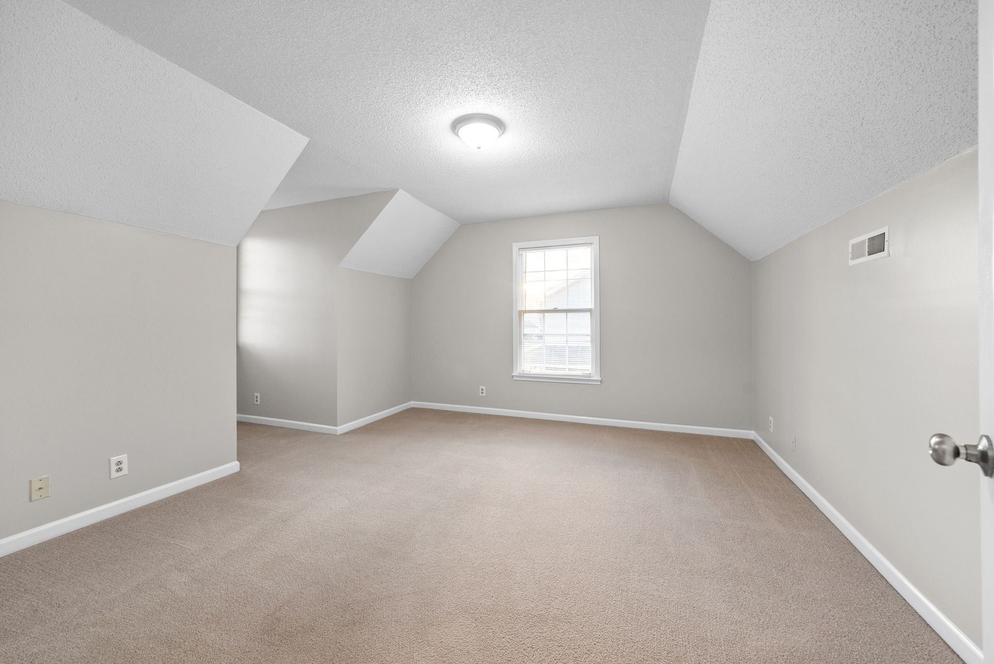 Clarksville, Tennessee 37040, United States, 2 Bedrooms Bedrooms, ,2 BathroomsBathrooms,Residential,Active,186377