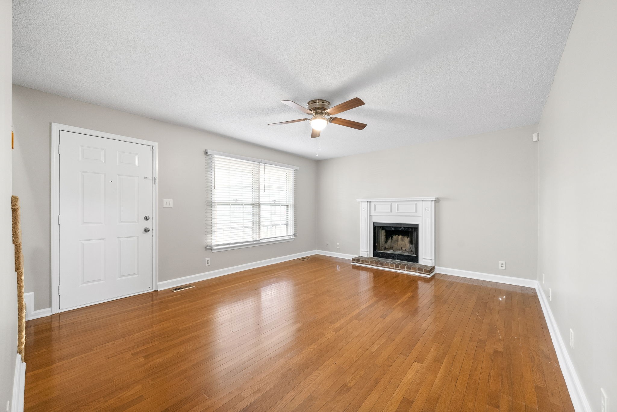 Clarksville, Tennessee 37040, United States, 2 Bedrooms Bedrooms, ,2 BathroomsBathrooms,Residential,Active,186377