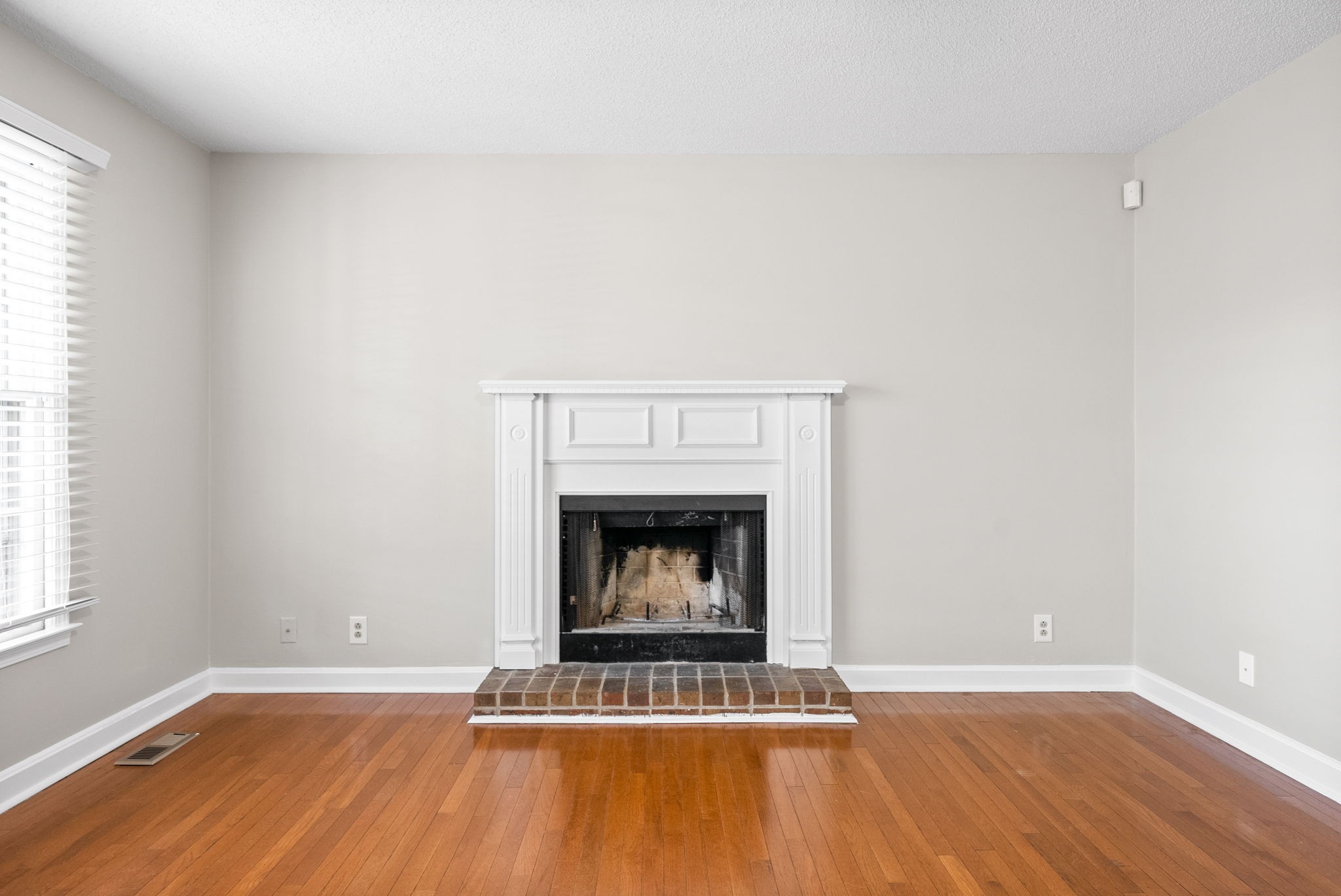 Clarksville, Tennessee 37040, United States, 2 Bedrooms Bedrooms, ,2 BathroomsBathrooms,Residential,Active,186377