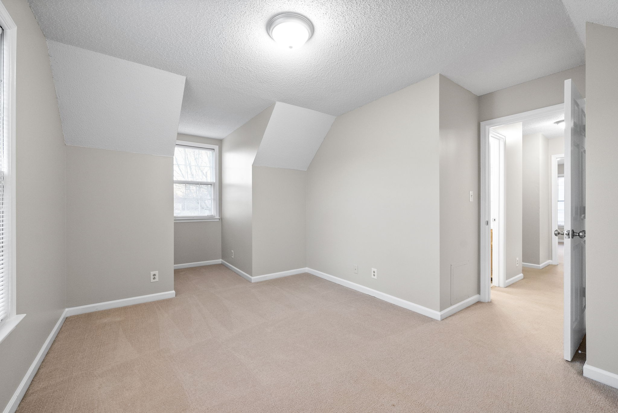 Clarksville, Tennessee 37040, United States, 2 Bedrooms Bedrooms, ,2 BathroomsBathrooms,Residential,Active,186377