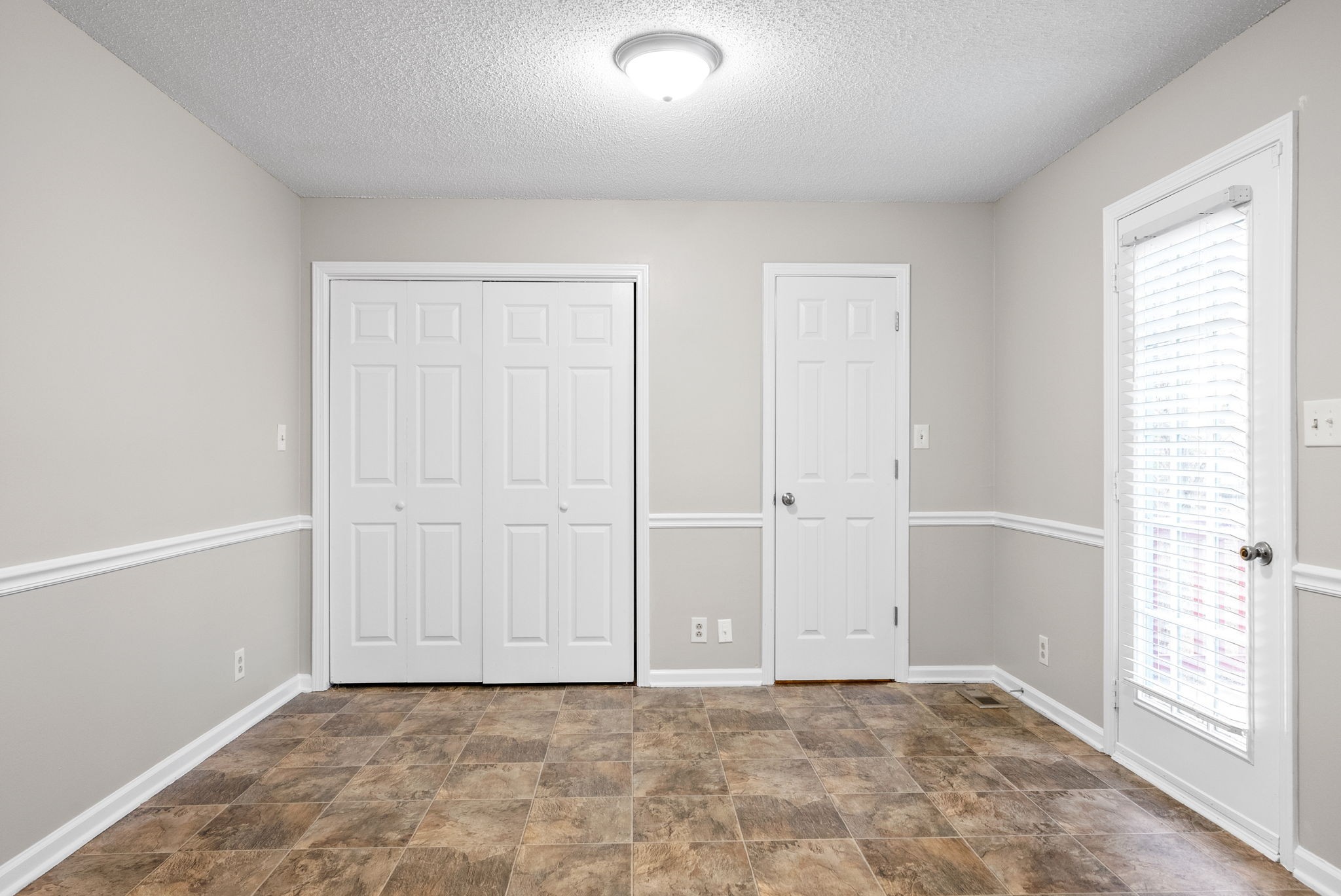 Clarksville, Tennessee 37040, United States, 2 Bedrooms Bedrooms, ,2 BathroomsBathrooms,Residential,Active,186377