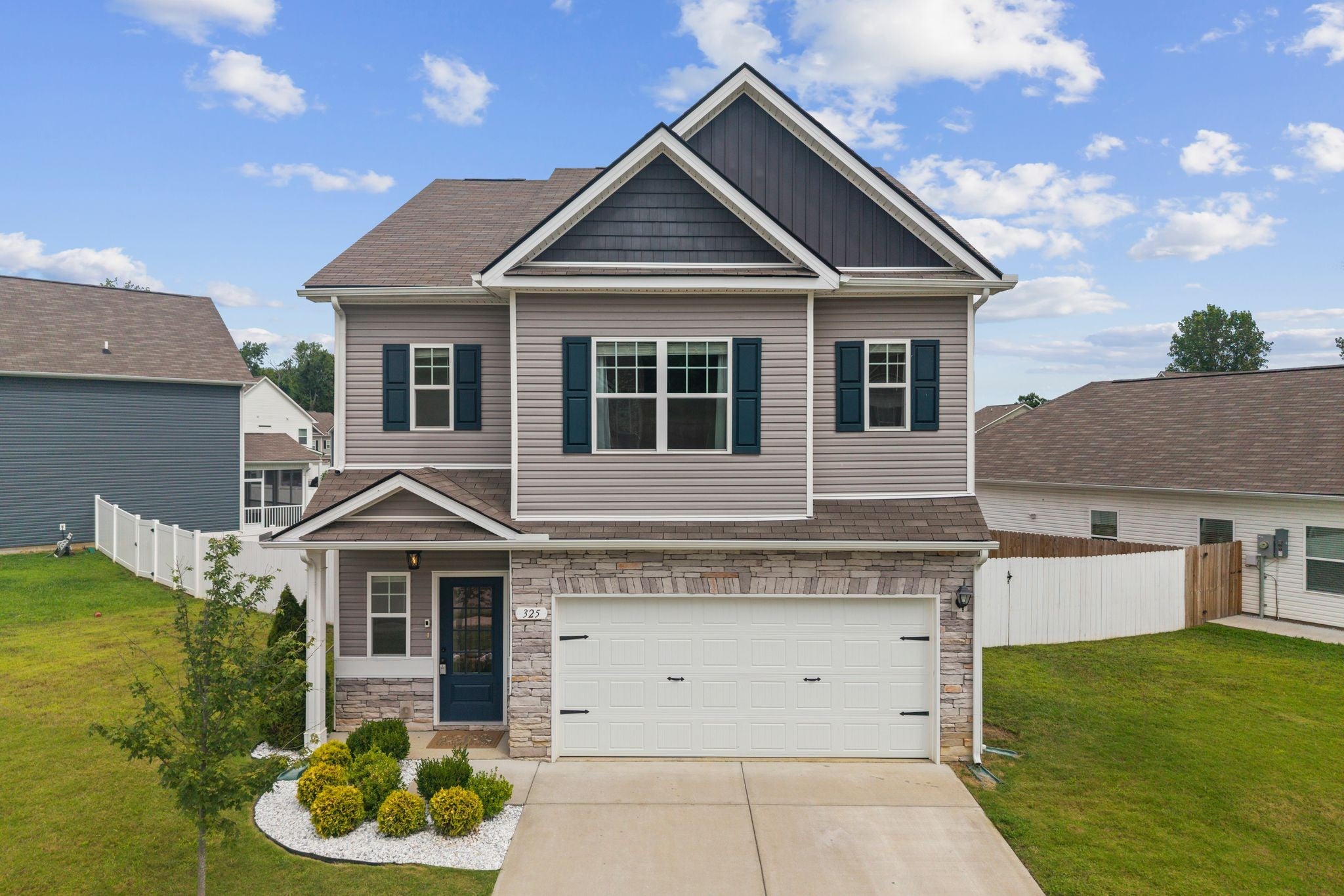 325 Geneva Ln