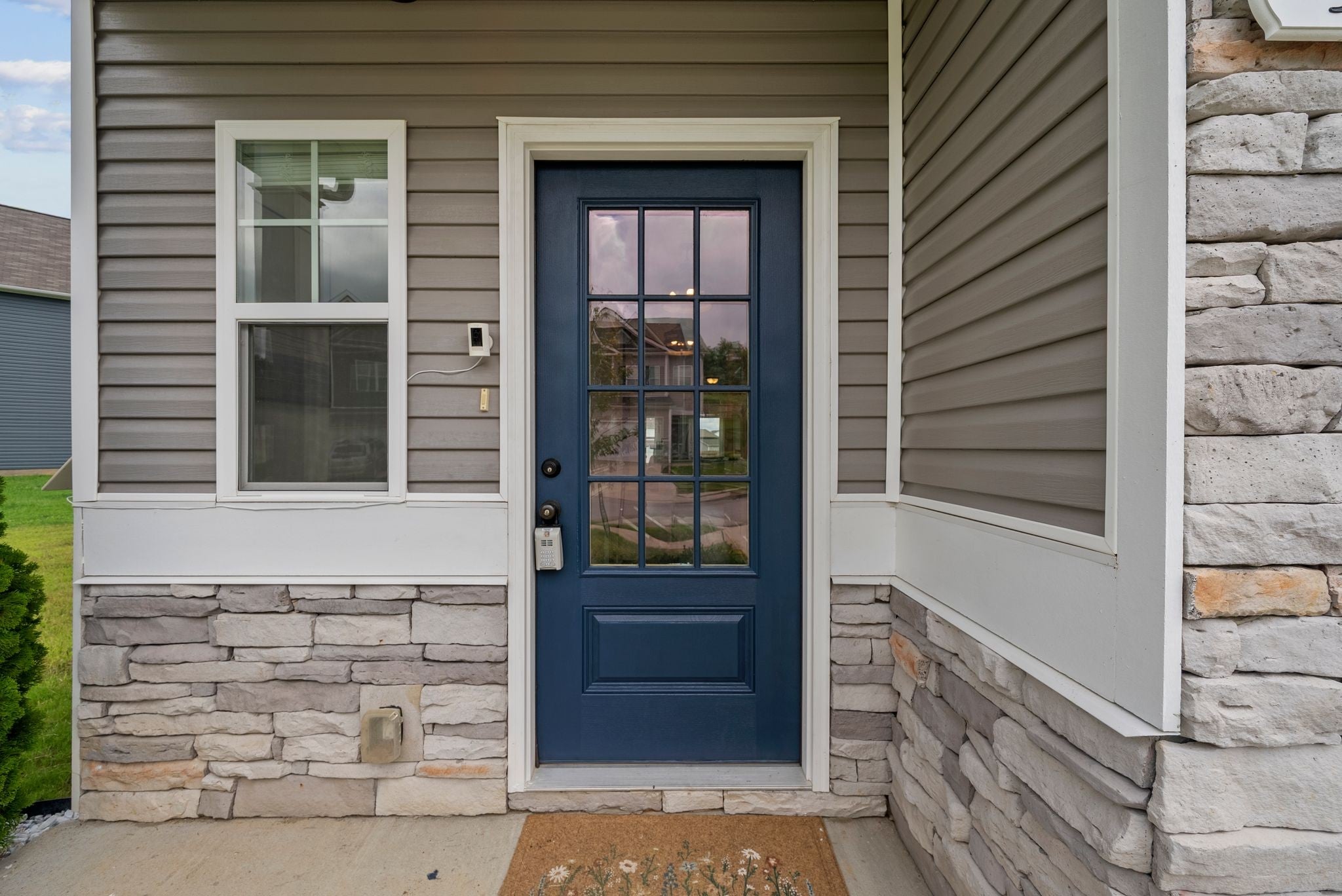 325 Geneva Ln