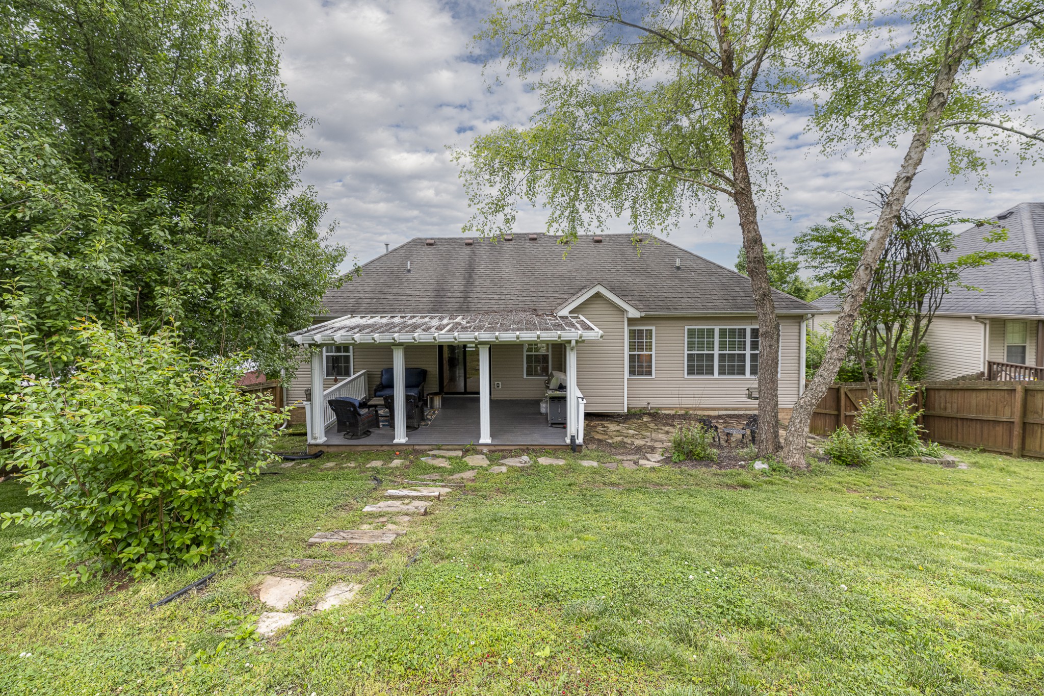 Clarksville, Tennessee 37042, United States, 4 Bedrooms Bedrooms, ,3 BathroomsBathrooms,Residential,Active,122852