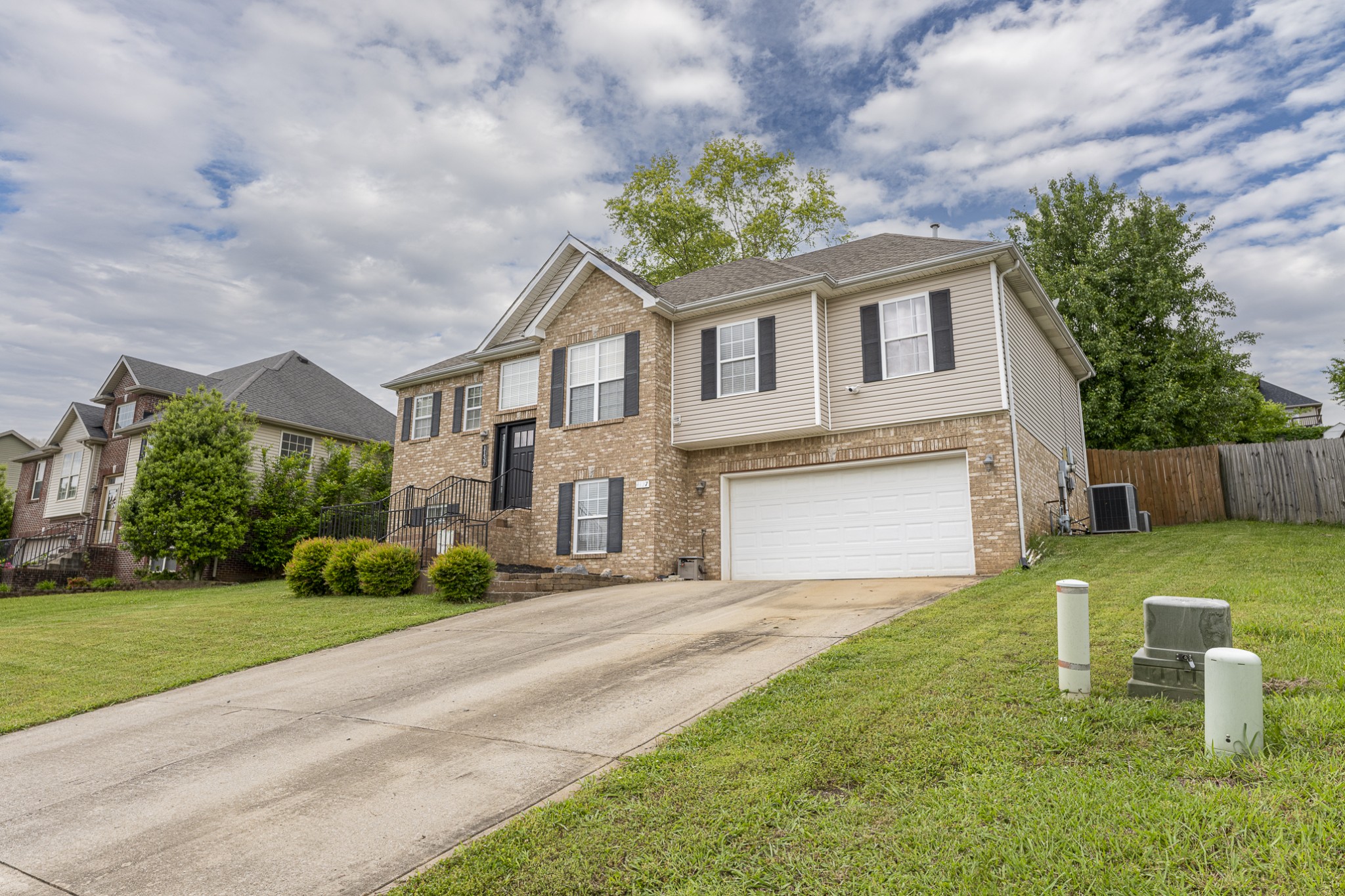 Clarksville, Tennessee 37042, United States, 4 Bedrooms Bedrooms, ,3 BathroomsBathrooms,Residential,Active,122852