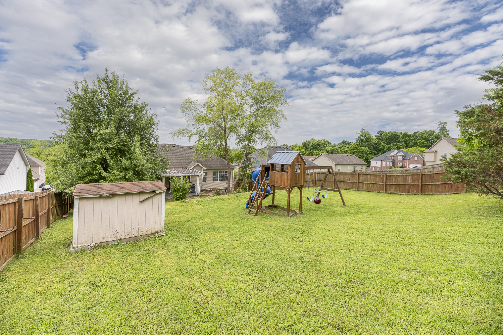 Clarksville, Tennessee 37042, United States, 4 Bedrooms Bedrooms, ,3 BathroomsBathrooms,Residential,Active,122852