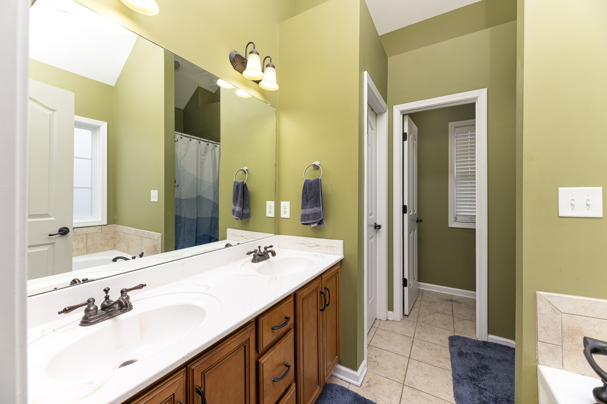 Clarksville, Tennessee 37042, United States, 4 Bedrooms Bedrooms, ,3 BathroomsBathrooms,Residential,Active,122852