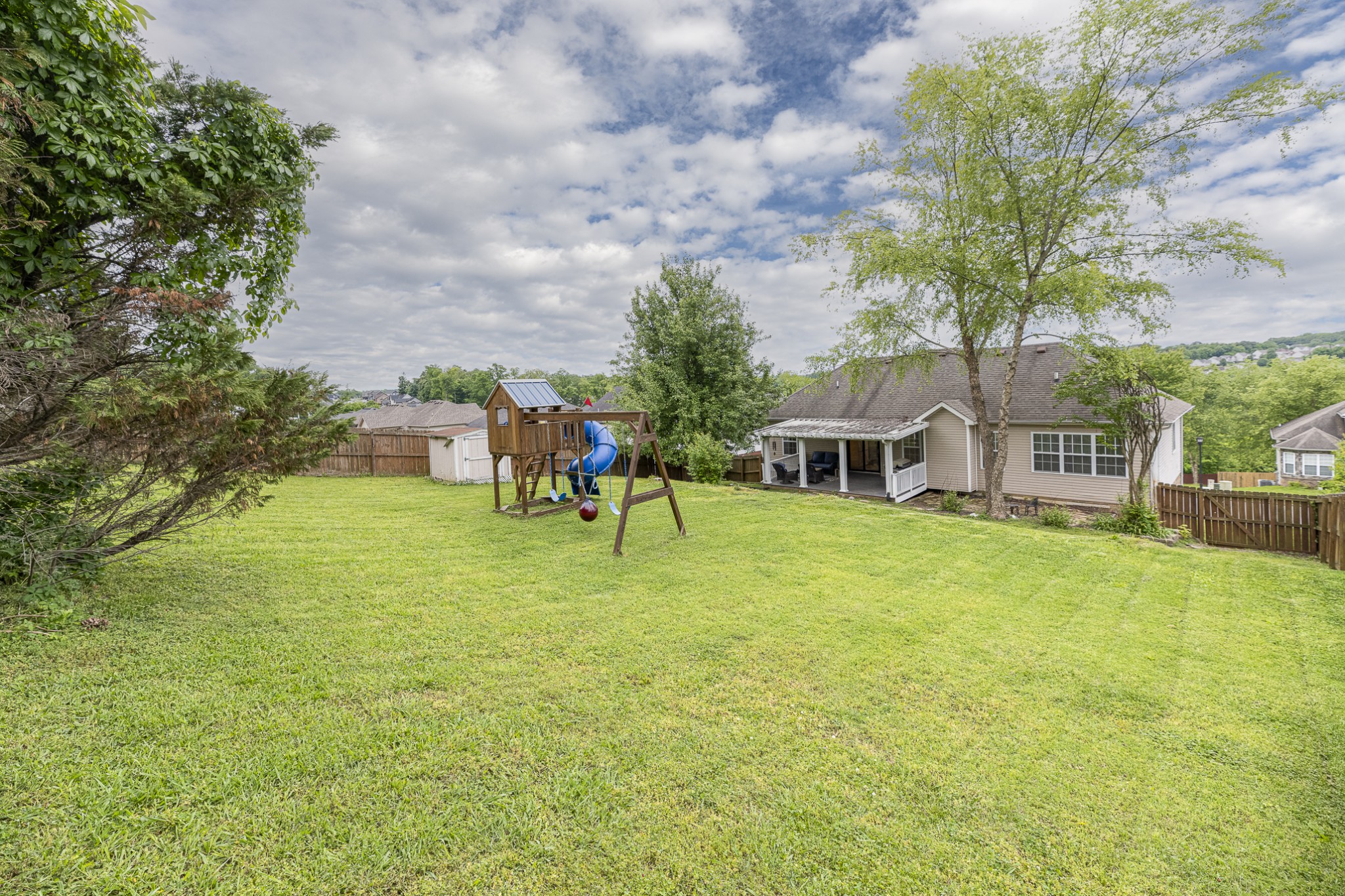 Clarksville, Tennessee 37042, United States, 4 Bedrooms Bedrooms, ,3 BathroomsBathrooms,Residential,Active,122852